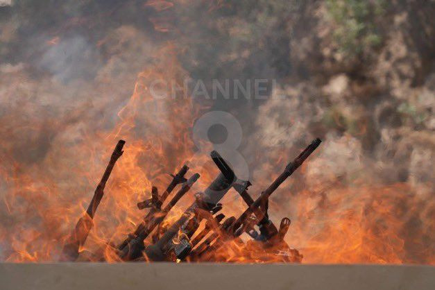 PKK'lıların silahları yaktığı anlar paylaşıldı! Keleşler kazanda yakıldı... - Sayfa 2