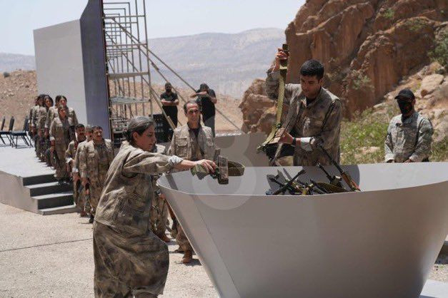 PKK'lıların silahları yaktığı anlar paylaşıldı! Keleşler kazanda yakıldı... - Sayfa 1