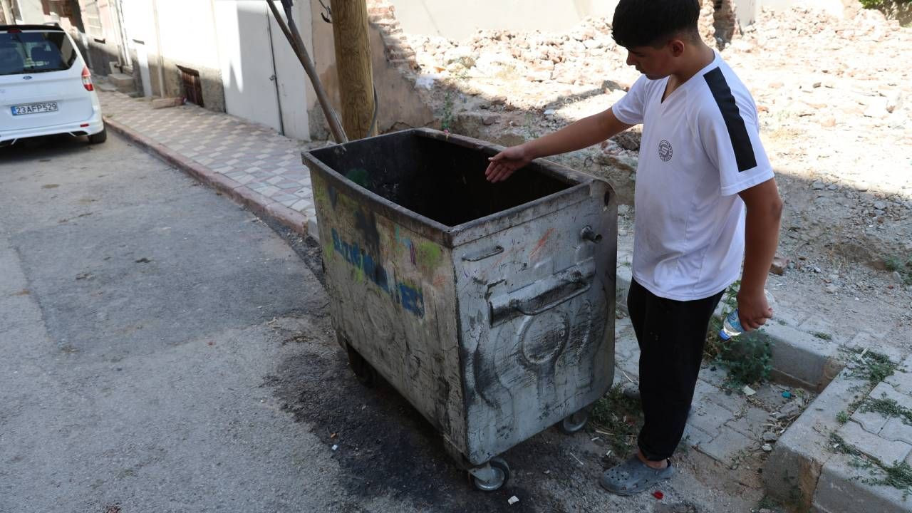 Elazığ'da "vicdansızlığın daniskası!" Çöp konteynerinde yeni doğmuş bebek bulundu - Sayfa 1