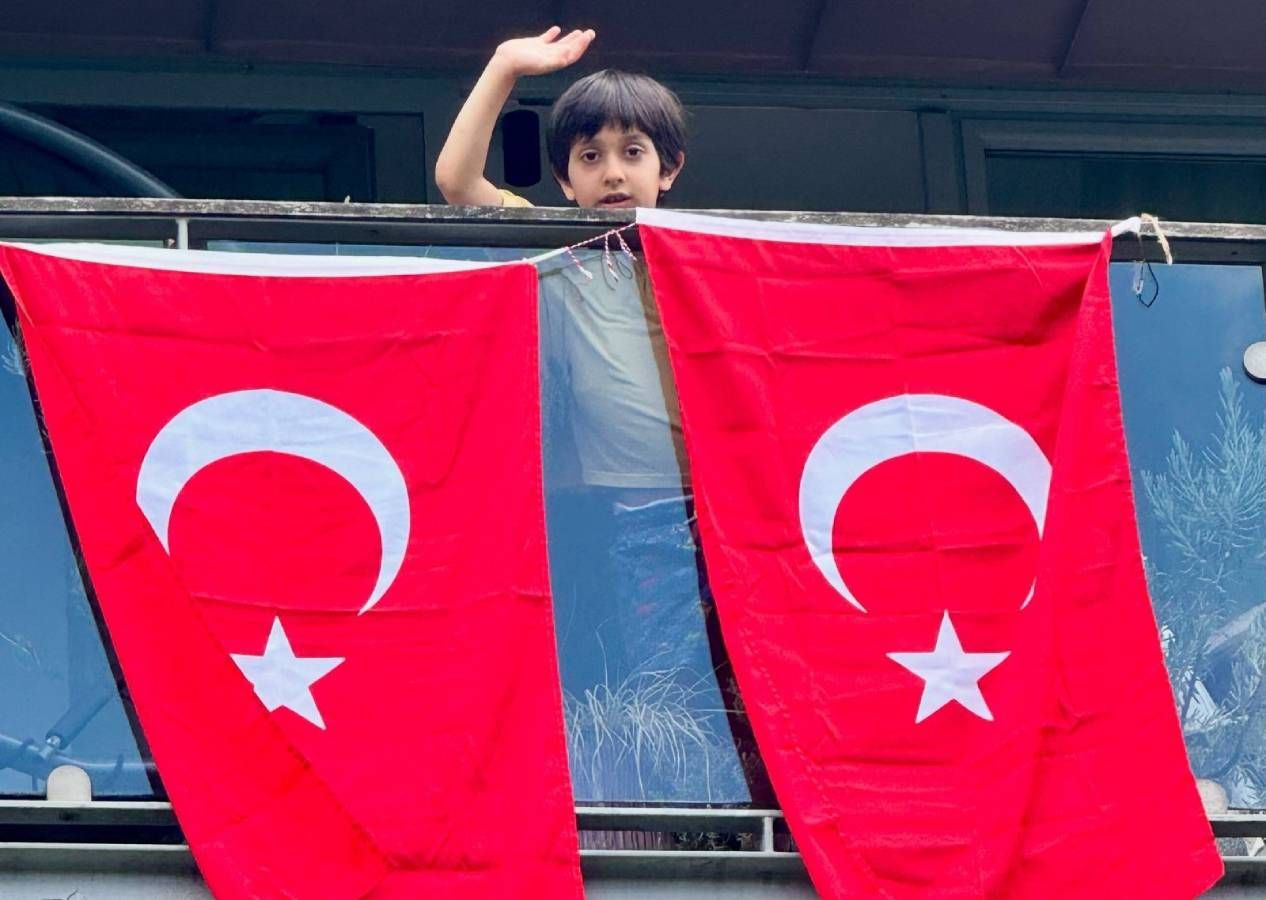 Erdoğan'ın çağrısının ardından Hakkari’den İstanbul'a herkes Türk bayrağı asmaya başladı - Sayfa 3