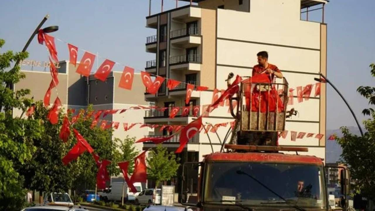 Erdoğan'ın çağrısının ardından Hakkari’den İstanbul'a herkes Türk bayrağı asmaya başladı - Sayfa 4