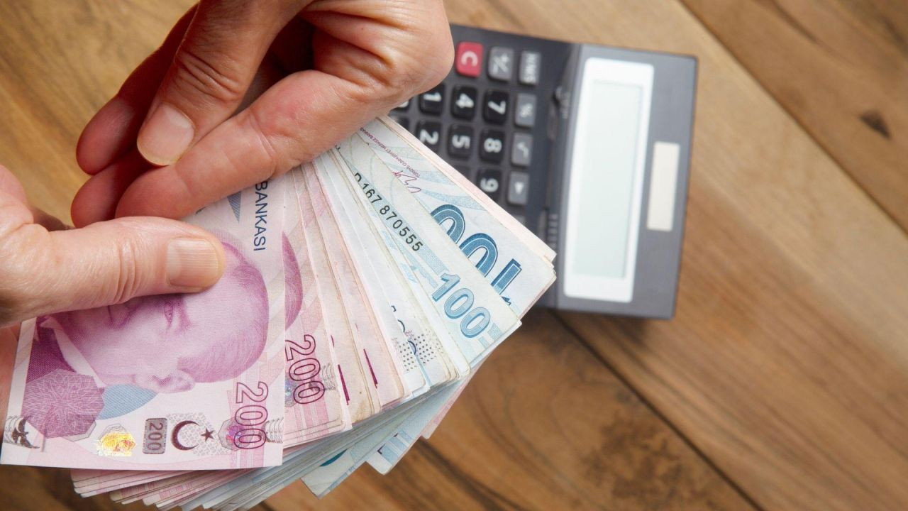 Asgari ücretli ile memur arasındaki uçurum AK Parti kampında gündem oldu: "Yılda iki zam yapılmalı" önerisi öne çıktı - Sayfa 6