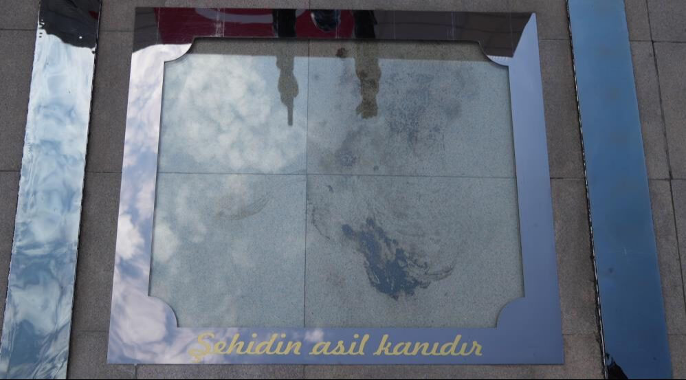 O tek kurşun, bir milletin kaderini değiştirdi! Ömer Halisdemir’in şehit düştüğü noktada kanı hala korunuyor.... - Sayfa 2