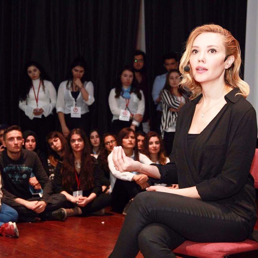 15 Temmuz gecesi zorla darbe bildirisi okutmuşlardı! TRT spikeri Tijen Karaş'ın yeni mesleği şaşırttı - Sayfa 10