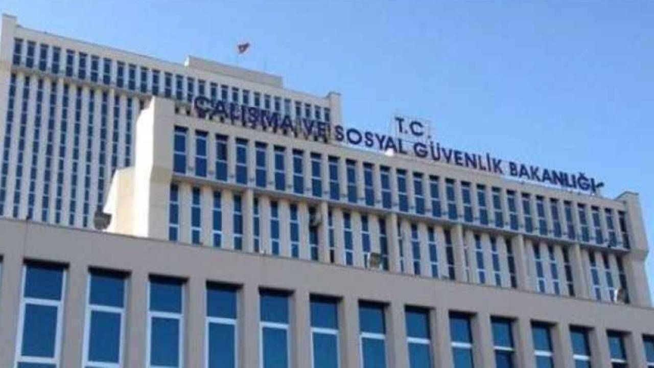 Bakanlığı harekete geçiren itiraflar! CHP delegelerinin yakınları ve Ekrem İmamoğlu'nun sosyal medya ağına işe gitmeden maaş - Sayfa 4