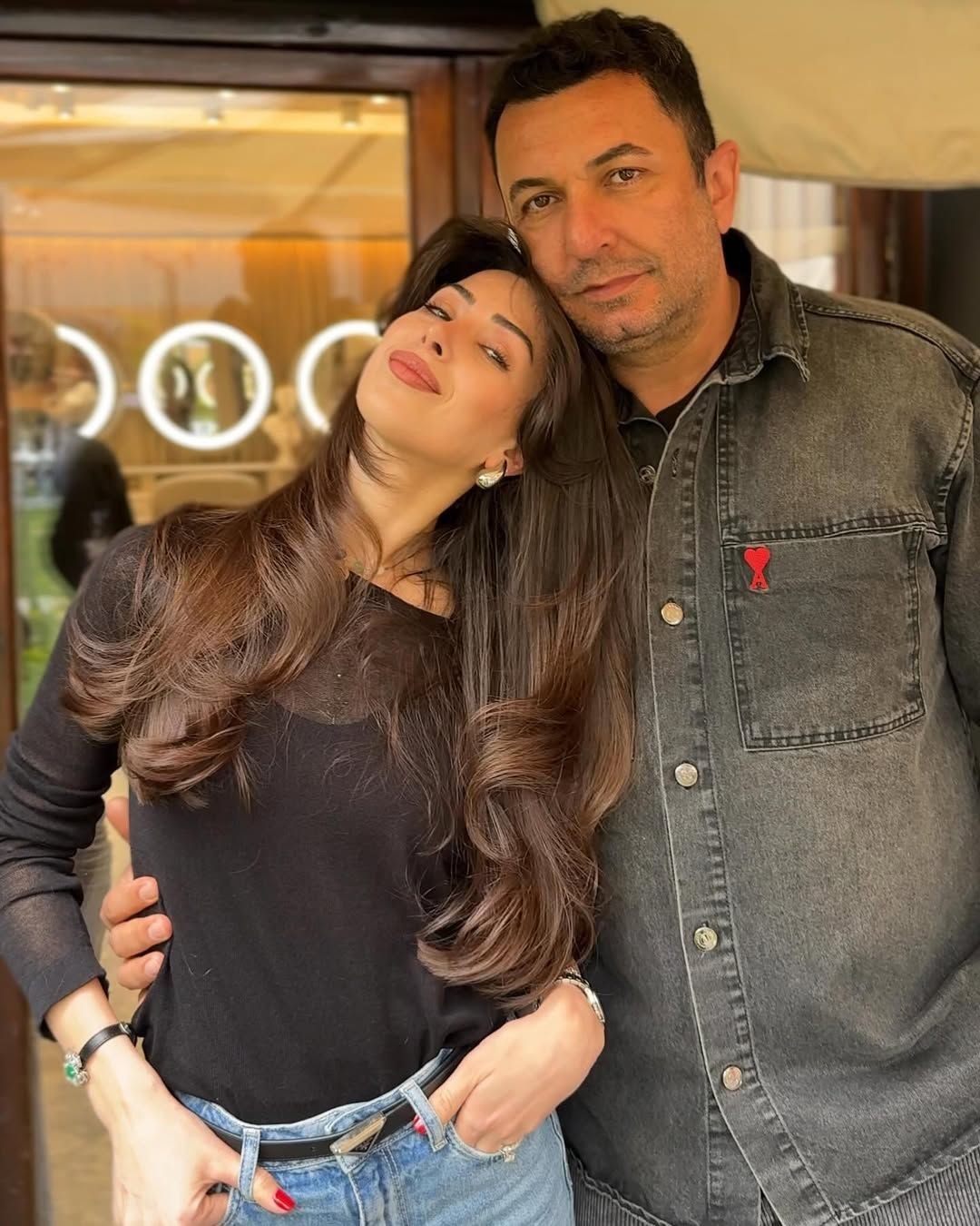 Güldür Güldür'ün yıldızı Toygan Avanoğlu'nun İranlı eşi Şiva Behrouzfar güzelliğiyle gündemde! - Sayfa 1