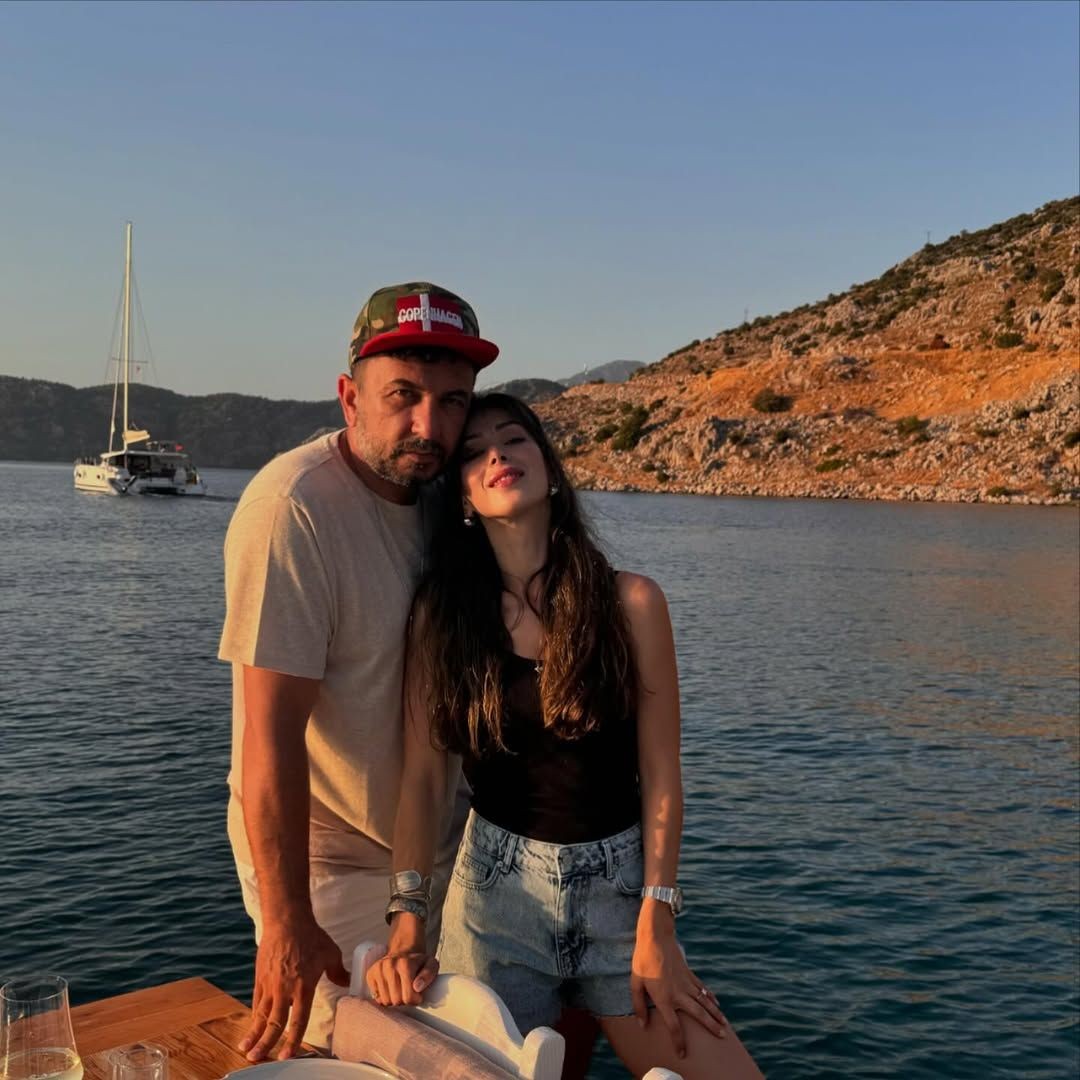 Güldür Güldür'ün yıldızı Toygan Avanoğlu'nun İranlı eşi Şiva Behrouzfar güzelliğiyle gündemde! - Sayfa 3