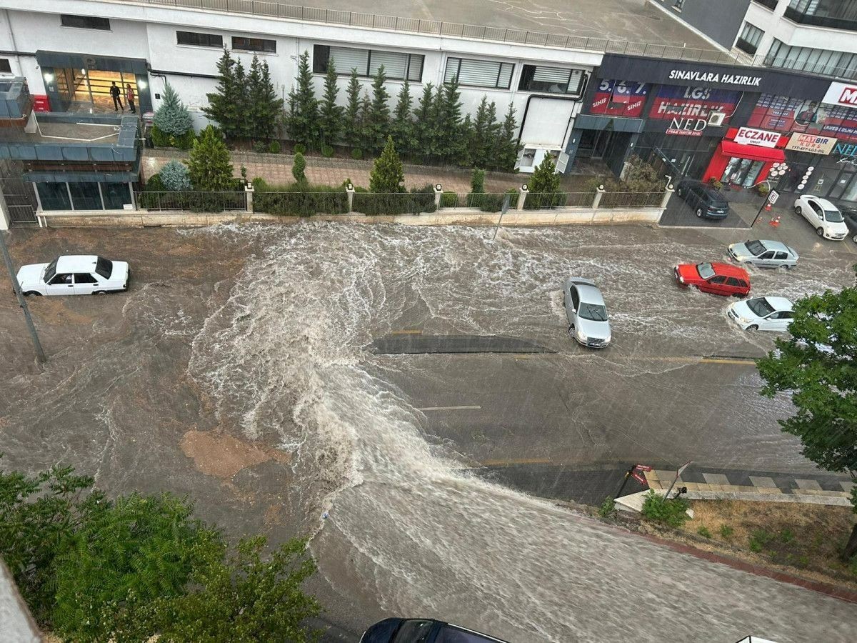 Başkentte alt yapı sıfır! Ankara felaketi yaşadı: Sağanak yağış vurdu! Evin duvarı patladı! - Sayfa 3