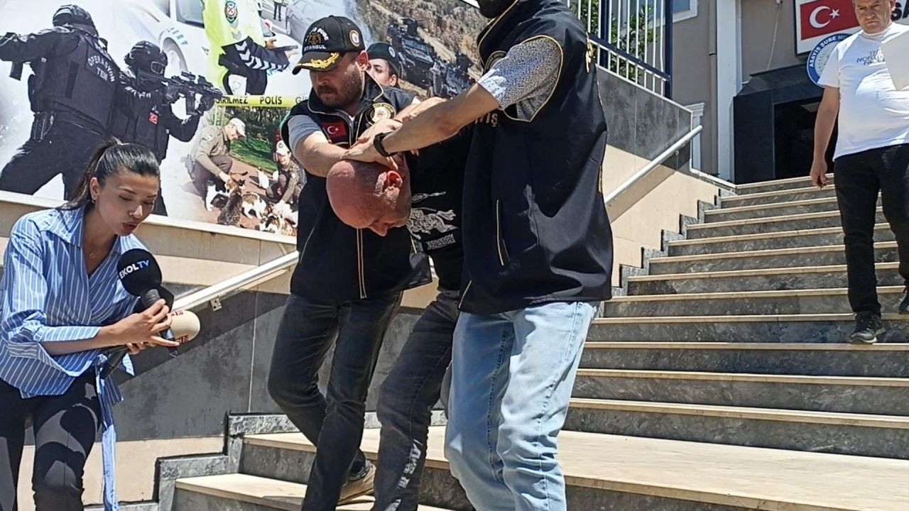 Ayşe Tokyaz cinayetinde flaş gelişme... Katil polisin arkadaşı firari yakalandı! Tam bir suç makinesi çıktı... - Sayfa 1