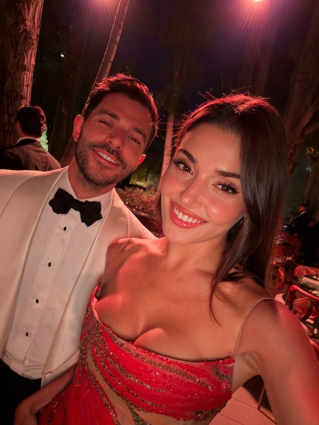 Hande Erçel, Elie Saab'ın oğlunun düğününde şıklığıyla göz kamaştırdı - Sayfa 2