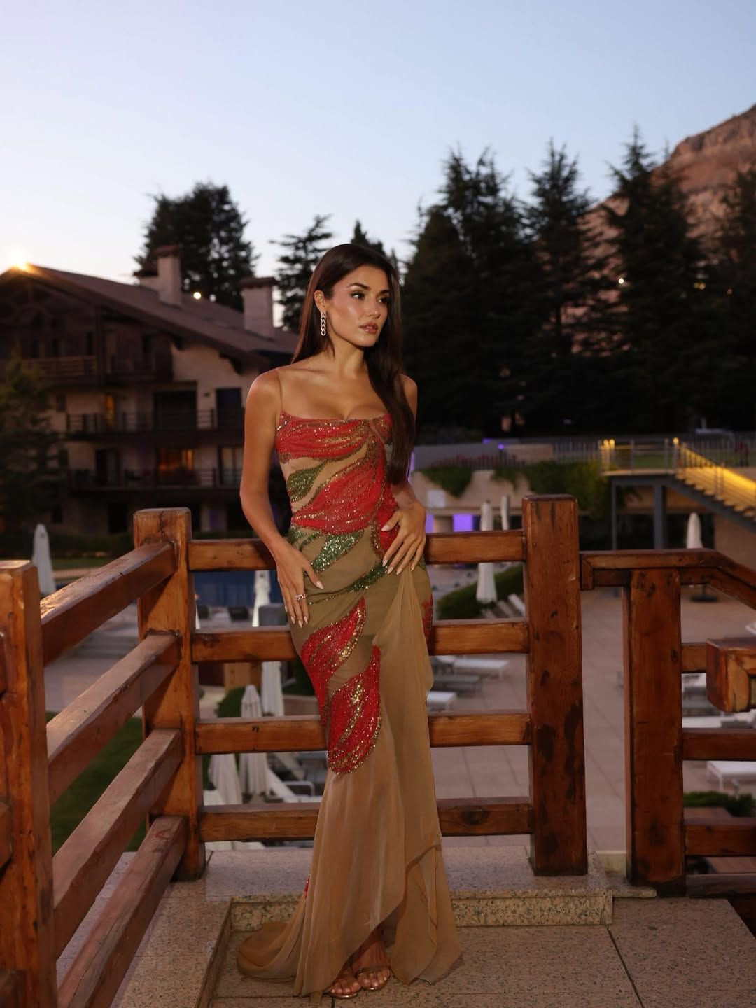 Hande Erçel, Elie Saab'ın oğlunun düğününde şıklığıyla göz kamaştırdı - Sayfa 7