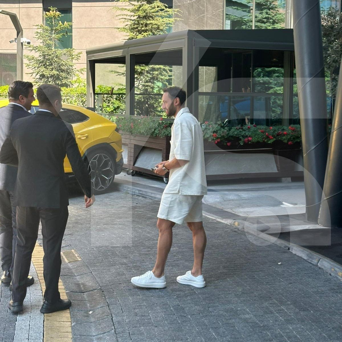 Hakan Çalhanoğlu'nun Fenerbahçe'ye transferinde son durum... Yıllık ücreti belli oldu, transfer her an açıklanabilir - Sayfa 1