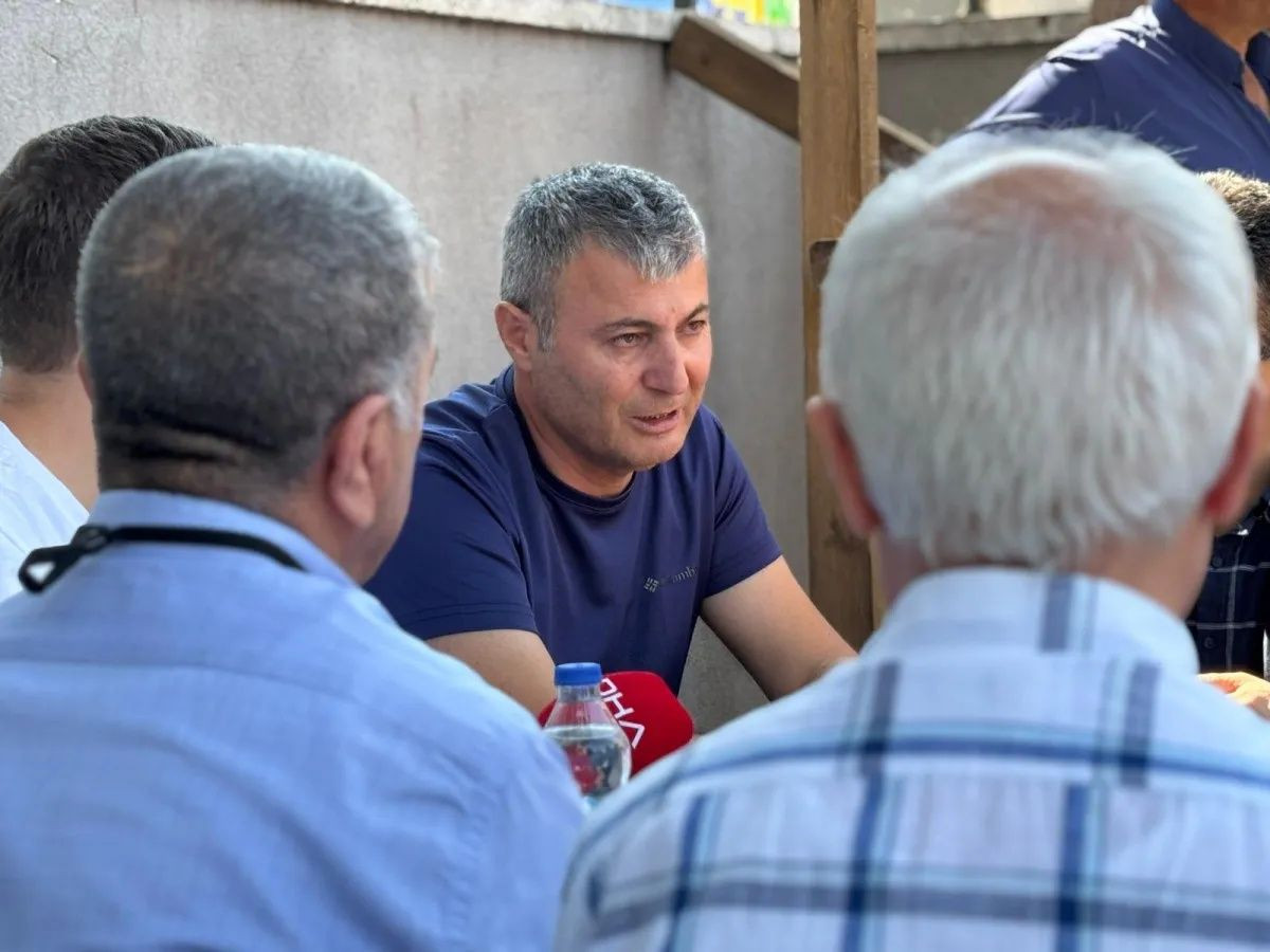 “Motoru sattırdık, kaza yapmasın diye… Böyle bir şey oldu...” Yangın şehidi Bayram Eren Arslan’ın babası konuştu, gözyaşları sel oldu - Sayfa 1