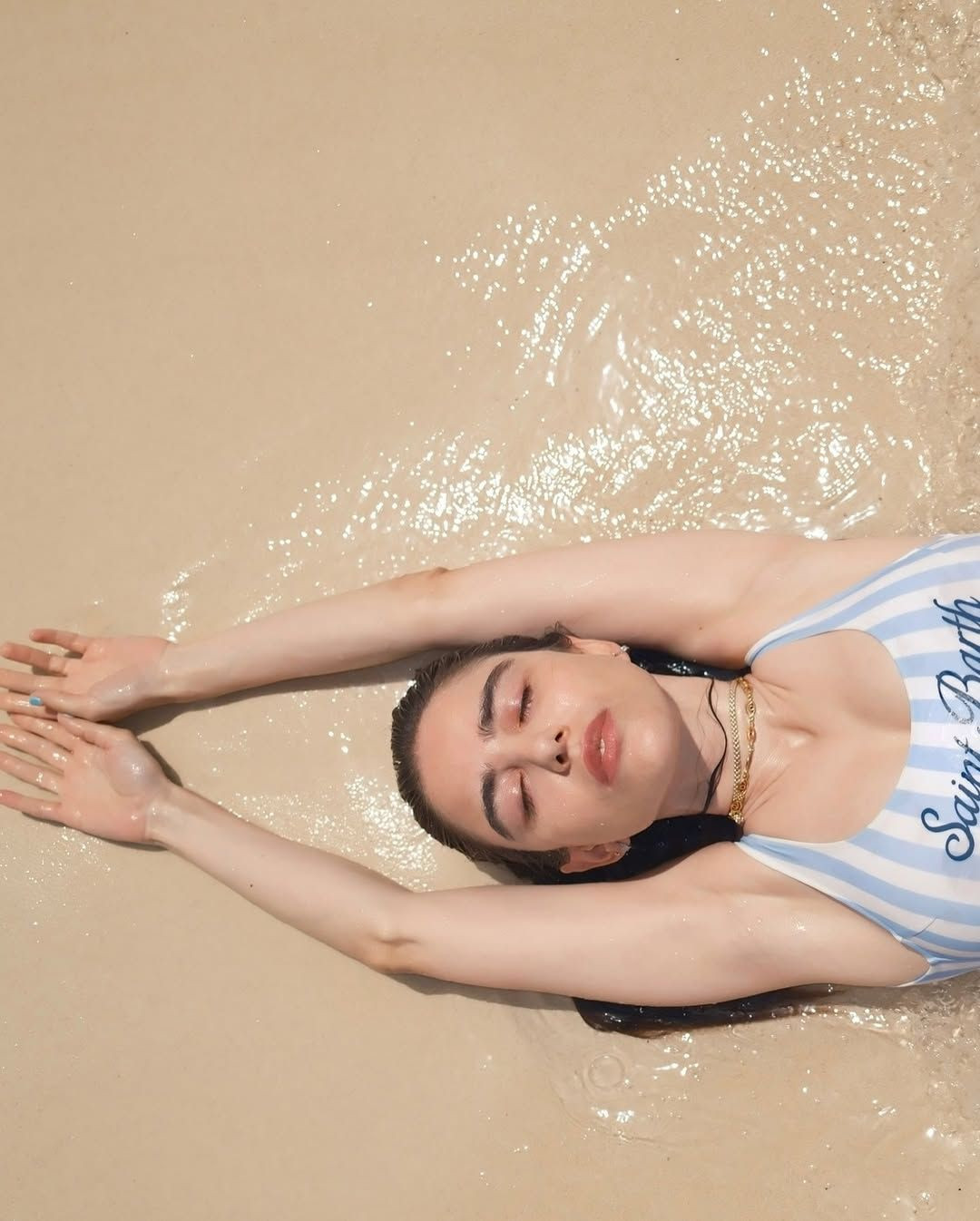 Florida'da yazın tadını çıkaran Özge Gürel'in tatil pozlarına beğeni yağdı - Sayfa 6