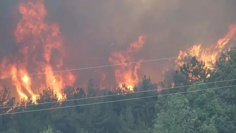 Aynı anda üç ilçede alevlerle savaş! Antalya’da orman yangınları yerleşim alanlarını tehdit ediyor... - Sayfa 2