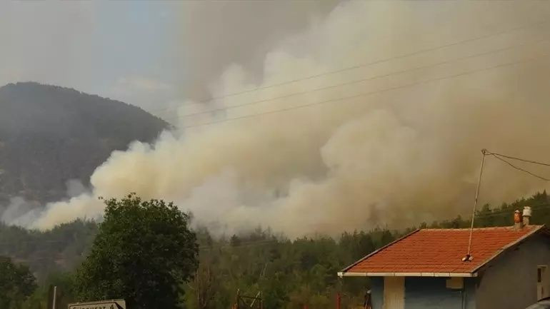 Aynı anda üç ilçede alevlerle savaş! Antalya’da orman yangınları yerleşim alanlarını tehdit ediyor... - Sayfa 3