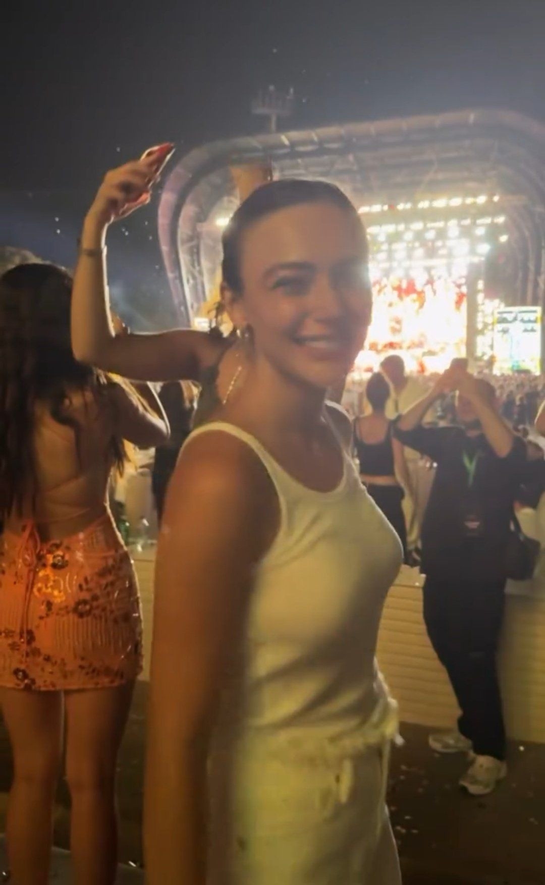 Jennifer Lopez Antalya'da sahne aldı! Arda Güler'in Rabia Soytürk ve Yeliz Korkmaz'la loca görüntüsü gündemde - Sayfa 3