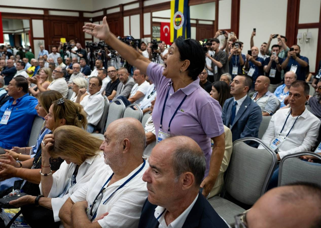 Ali Koç parmağıyla gösterip "çıkarın" dedi, Fenerbahçe efsanesi Müjdat Yetkiner salondan çıkarıldı - Sayfa 12