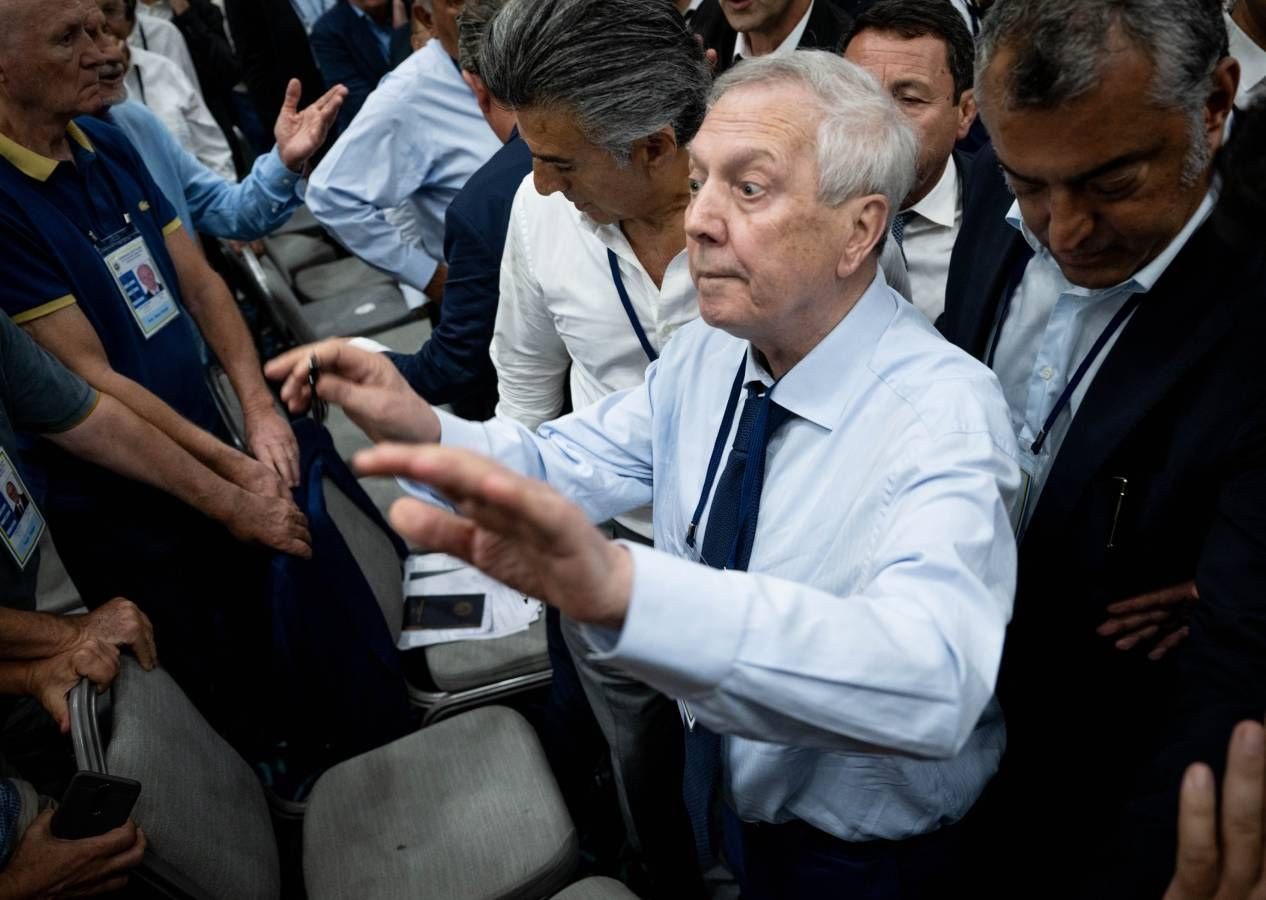 Ali Koç parmağıyla gösterip "çıkarın" dedi, Fenerbahçe efsanesi Müjdat Yetkiner salondan çıkarıldı - Sayfa 7