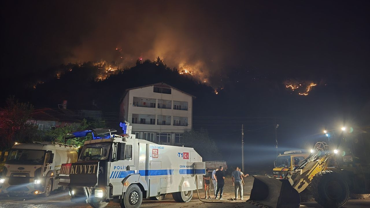 Karabük'te 1.839 vatandaş güvenli yerlere tahliye edildi; 19 köy, 57 mahalle! Alevlerle 5 gündür mücadele - Sayfa 10