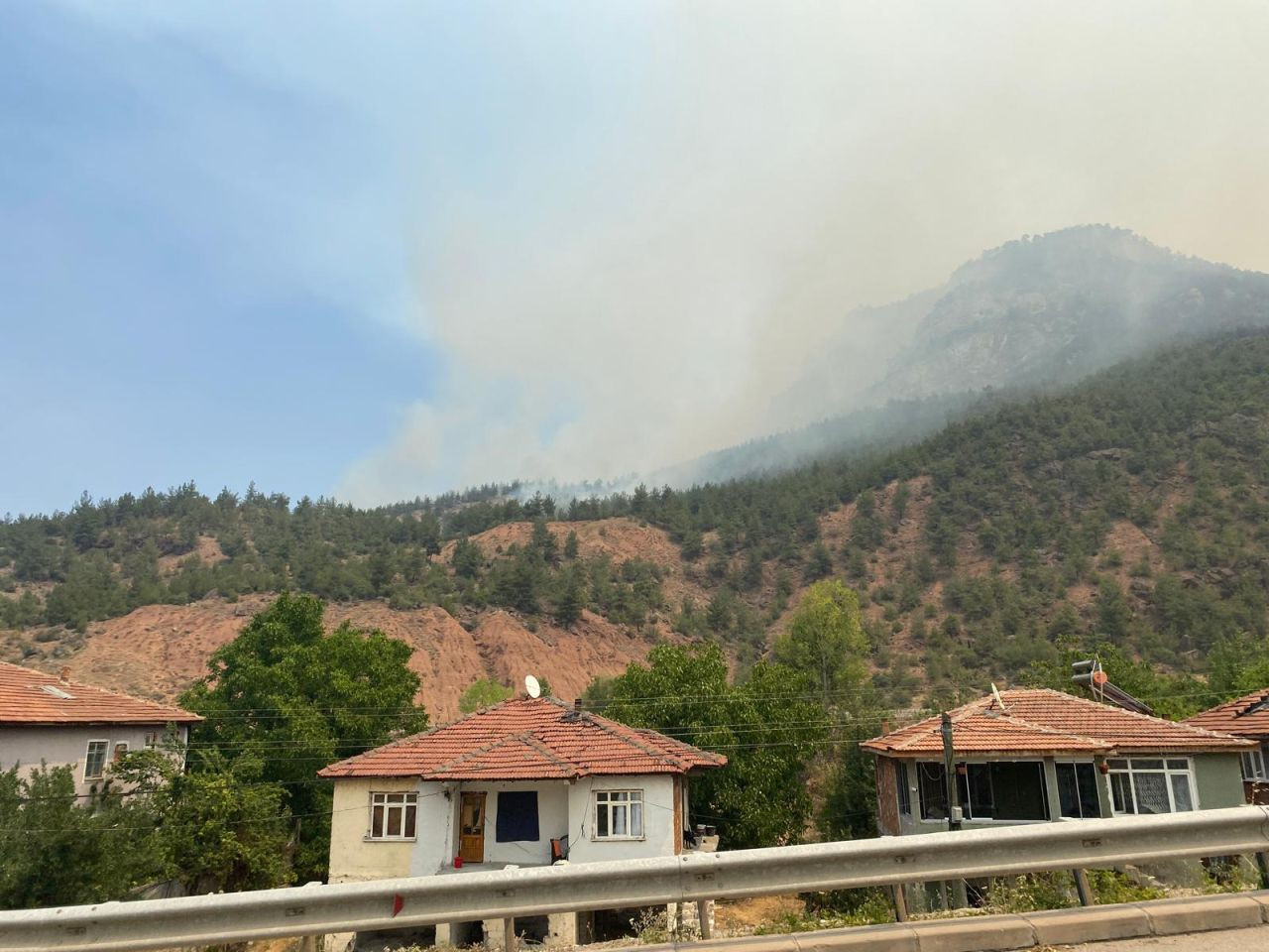 Karabük'te 1.839 vatandaş güvenli yerlere tahliye edildi; 19 köy, 57 mahalle! Alevlerle 5 gündür mücadele - Sayfa 12