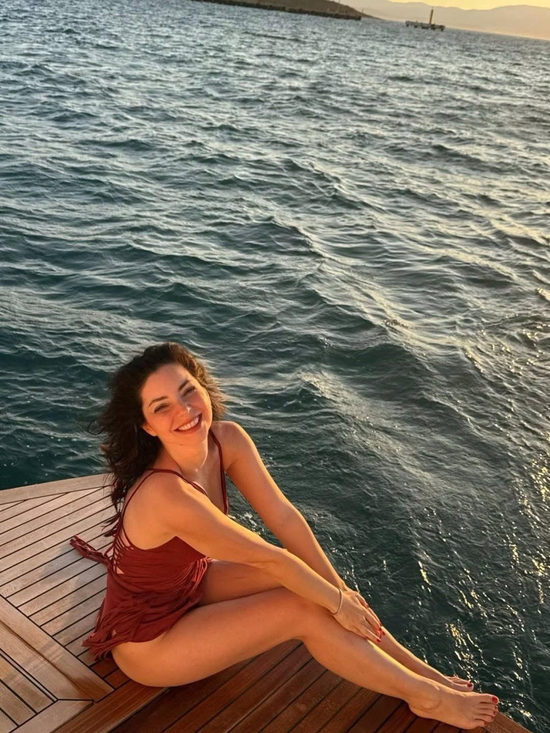 Merve Boluğur'un tekne pozlarına skandal yorum! ''Altın çıplak mı?'' - Sayfa 4