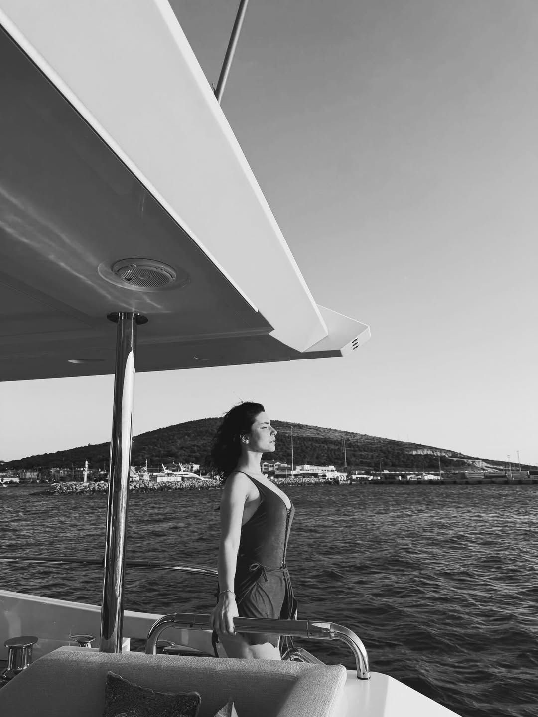 Merve Boluğur'un tekne pozlarına skandal yorum! ''Altın çıplak mı?'' - Sayfa 3