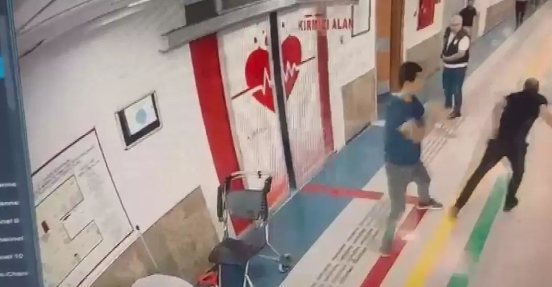 Şanlıurfa’da hastane dehşeti: Başhekim yardımcısı ve güvenlik görevlisi bıçaklandı! Saldırgan suç aletiyle birlikte yakalandı! - Sayfa 2