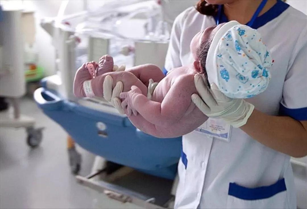 Aydın'da çocuk doktoru skandalı! Para karşılığı bebek aldı, kucağından düşürünce hastaneye gizlice geri getirdi - Sayfa 4