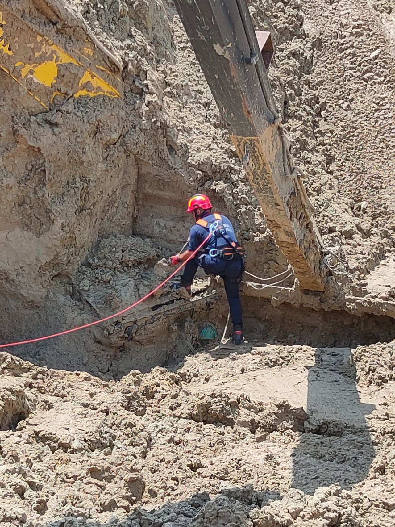Silivri'de kum ocağında göçük: Balçığın altında kalan işçi 3 gün sonra cansız olarak çıkarıldı - Sayfa 3