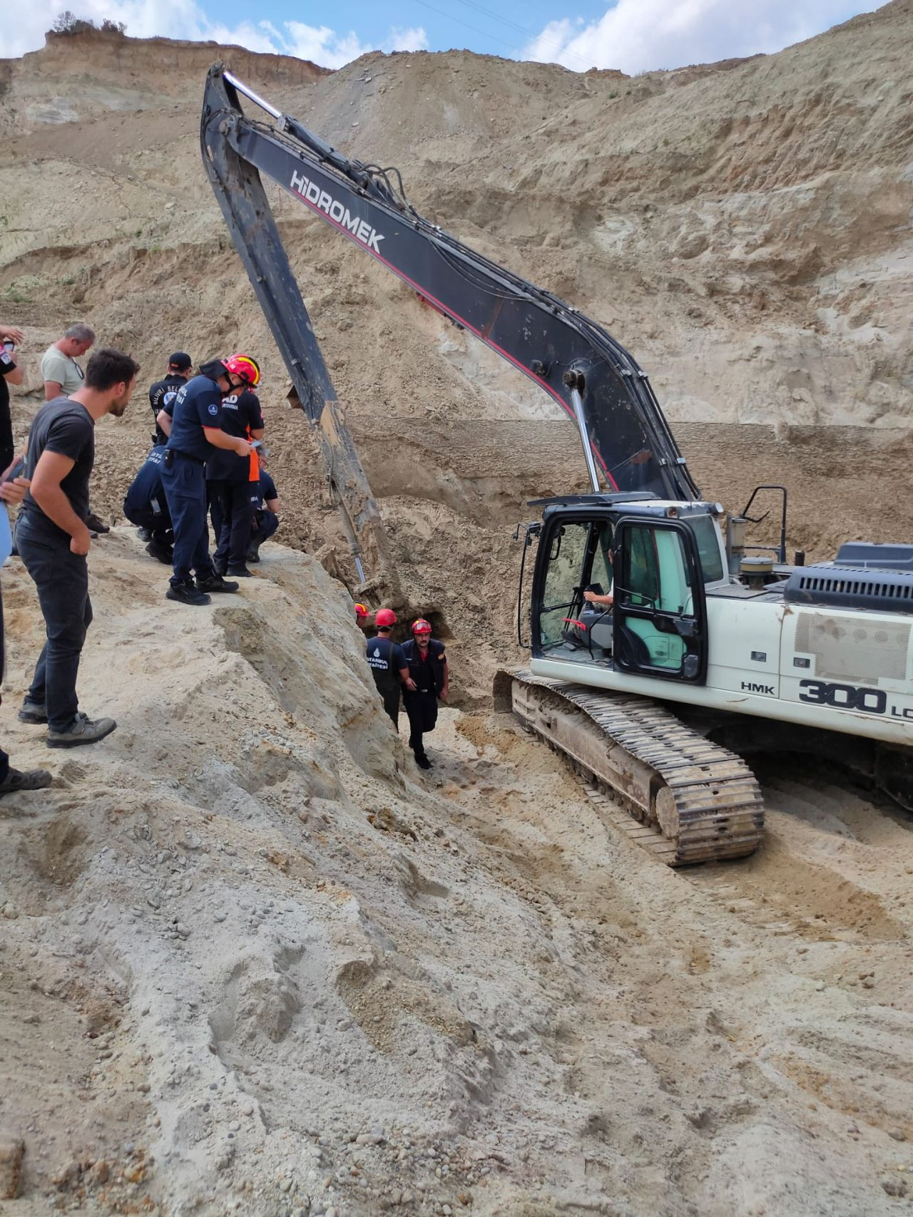 Silivri'de kum ocağında göçük: Balçığın altında kalan işçi 3 gün sonra cansız olarak çıkarıldı - Sayfa 1
