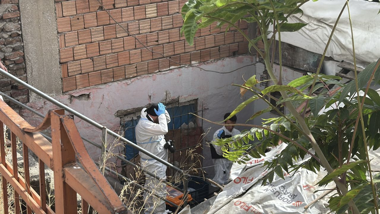 Kağıthane'de kan donduran vahşet! Yumurtayı çırpıyordu, ev arkadaşı arkadan gelip boğazını kesti - Sayfa 10