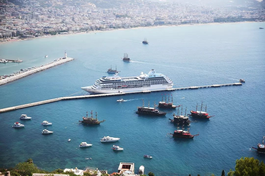 Görenler cep telefonlarına sarıldı! Antalya’ya demir atan dev kruvaziyer ilgi odağı oldu: 602 ABD vatandaşı Alanya’yı gezdi - Sayfa 2