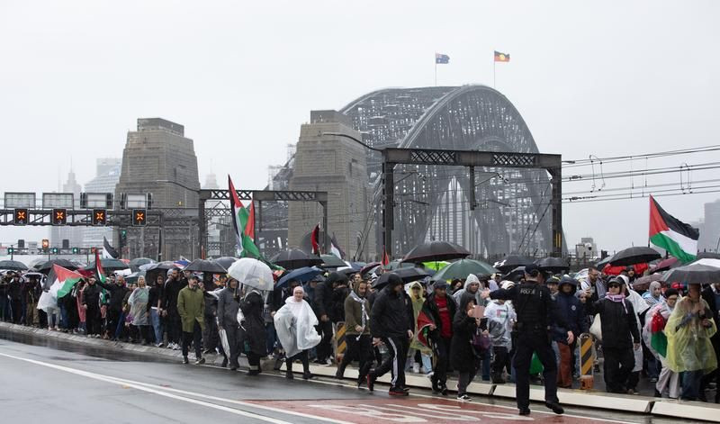 Sidney'de Gazze yürüyüşü... 100 bin kişi ünlü köprüyü kapattı: "Özgür Filistin" - Sayfa 1