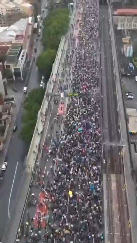 Sidney'de Gazze yürüyüşü... 100 bin kişi ünlü köprüyü kapattı: "Özgür Filistin" - Sayfa 2