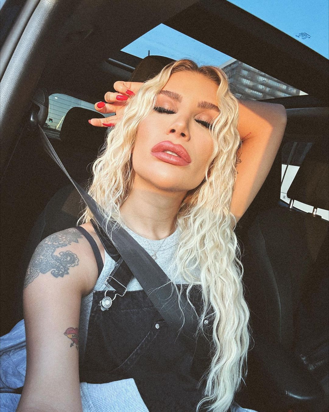 İrem Derici, göğüs estetiği yaptırmak istediğini açıkladı - Sayfa 4