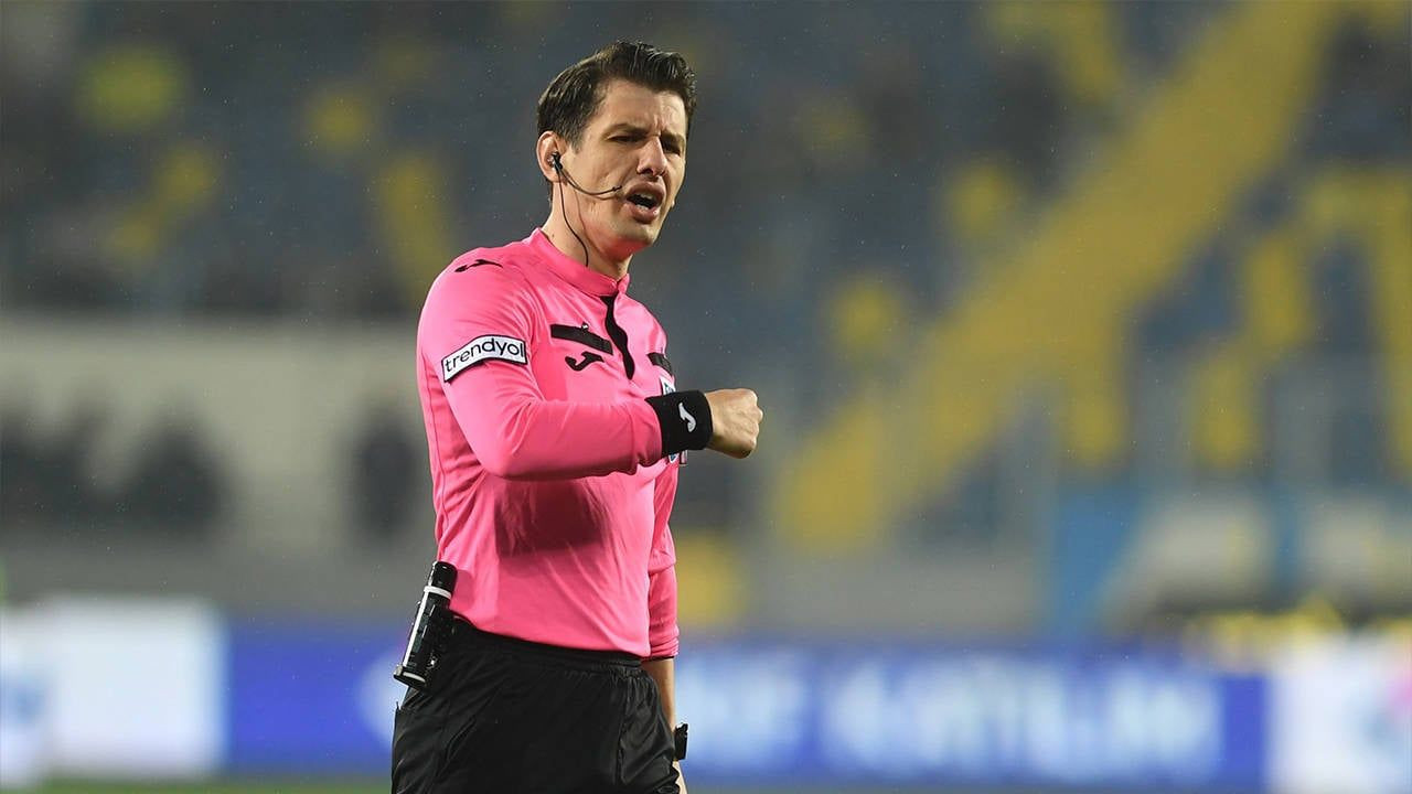 Halil Umut Meler koşamadı, tıkandı! Tecrübeli hakemin durumu kritik - Sayfa 1