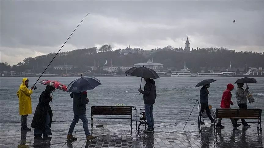 Şemsiyesiz evden çıkmayın: İstanbul güne sağanakla uyandı! Meteoroloji gün verip uyardı: Daha şiddetlisi geliyor! - Sayfa 2