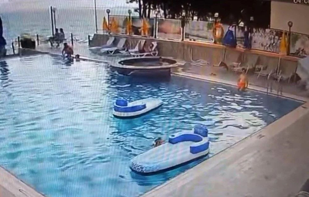 Muğla’da ihmal can aldı! Sadece 9 yaşındaydı… Tatilde havuzda yalnız kaldı, hayatını kaybetti! Minik Ali'nin çırpınışını kimse görmedi! - Sayfa 3