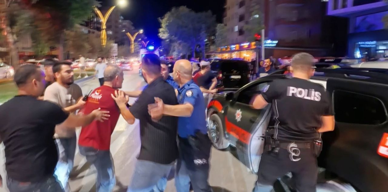 Eski eşinin çalıştığı restoranı basıp, önüne gelene ateş etti! Saldırı öncesi video çekmiş... - Sayfa 6