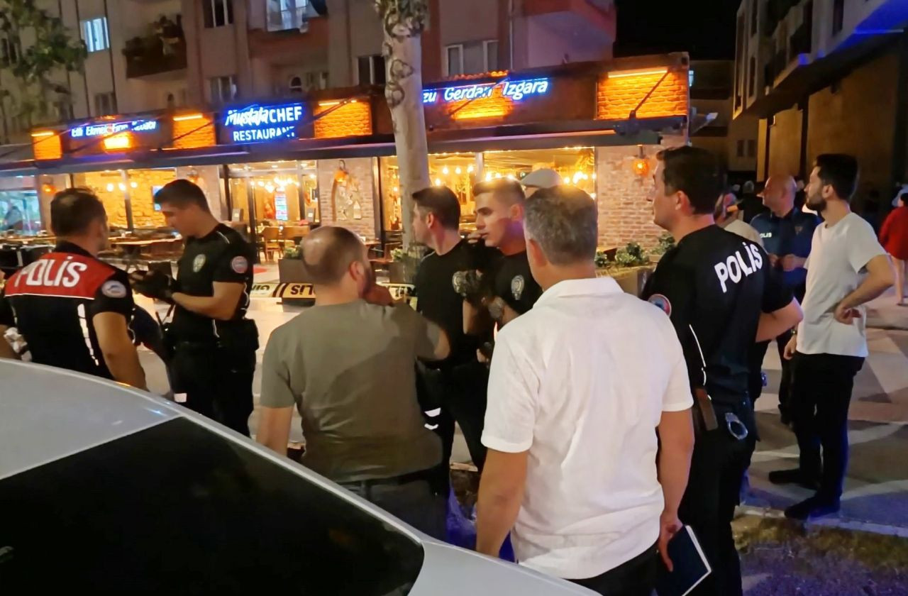 Eski eşinin çalıştığı restoranı basıp, önüne gelene ateş etti! Saldırı öncesi video çekmiş... - Sayfa 4