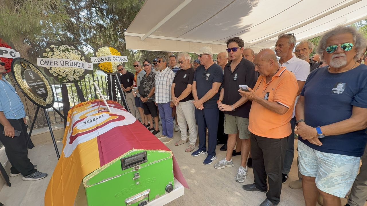 Efsane spiker Ümit Aktan'a veda... Mehmet Ağar ve Fatih Terim cenaze töreninde - Sayfa 1