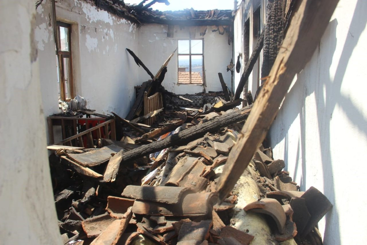 Çanakkale orman yangınlarında evi yandı, çatısı çöktü, Kur'an-ı Kerim'ler sapasağlam kaldı - Sayfa 4