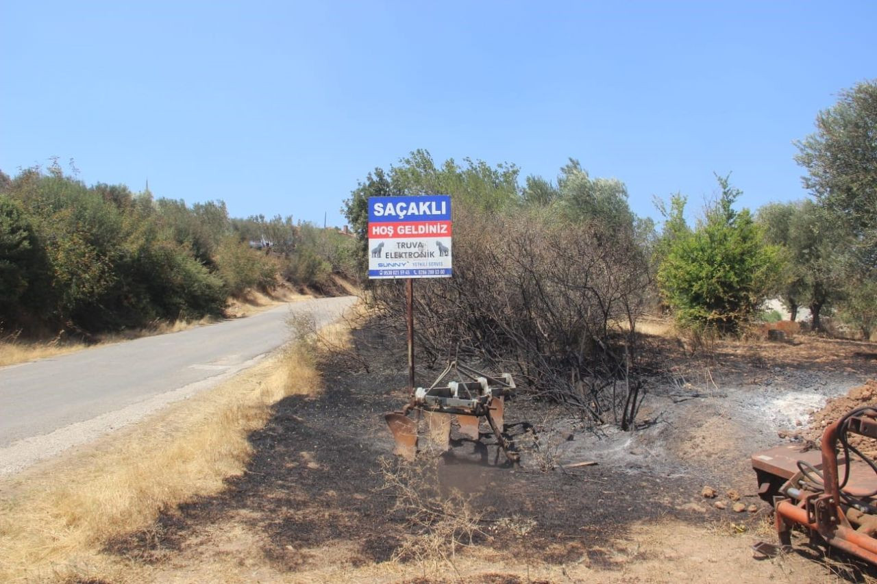 Çanakkale orman yangınlarında evi yandı, çatısı çöktü, Kur'an-ı Kerim'ler sapasağlam kaldı - Sayfa 1