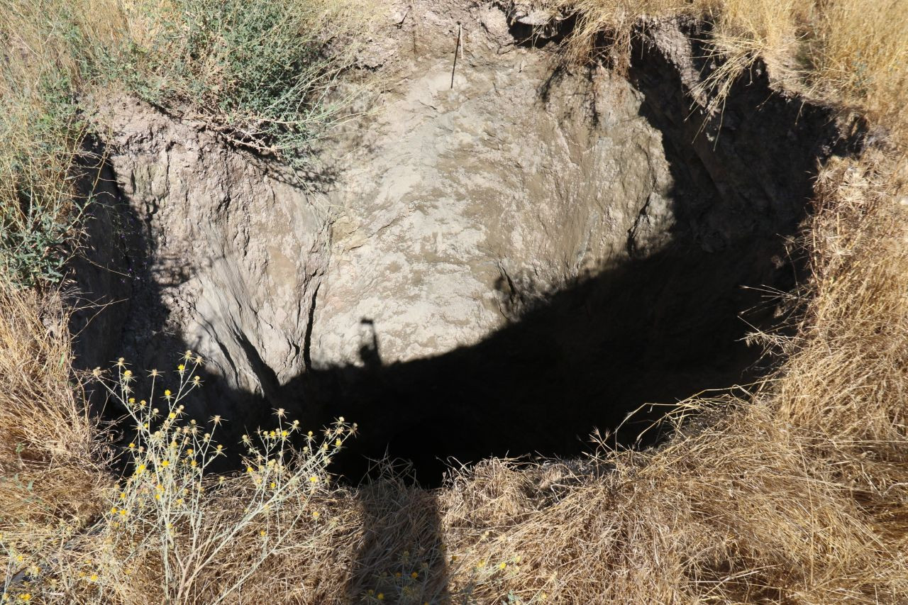 Balıkesir depremi sonrası oldu! Eskişehir'de ürküten görüntü! Bir anda ortaya çıktı! Adeta bir dev! - Sayfa 1