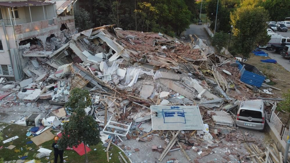 6,1’lik Balıkesir depreminde yıkım ve acı! Gün aydınlandı, hasar ortaya çıktı! Enkaz havadan böyle görüntülendi - Sayfa 2