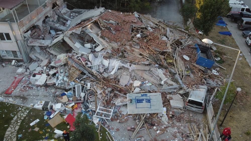 6,1’lik Balıkesir depreminde yıkım ve acı! Gün aydınlandı, hasar ortaya çıktı! Enkaz havadan böyle görüntülendi - Sayfa 3