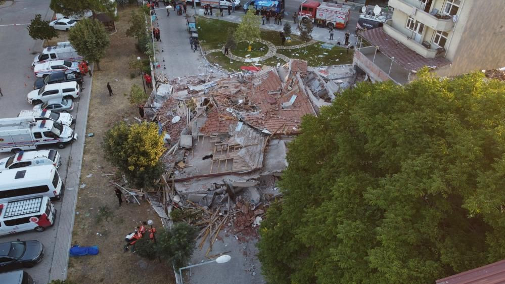 6,1’lik Balıkesir depreminde yıkım ve acı! Gün aydınlandı, hasar ortaya çıktı! Enkaz havadan böyle görüntülendi - Sayfa 9