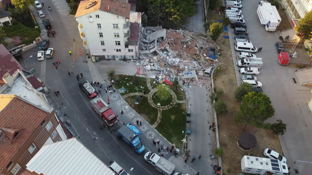 6,1’lik Balıkesir depreminde yıkım ve acı! Gün aydınlandı, hasar ortaya çıktı! Enkaz havadan böyle görüntülendi - Sayfa 7