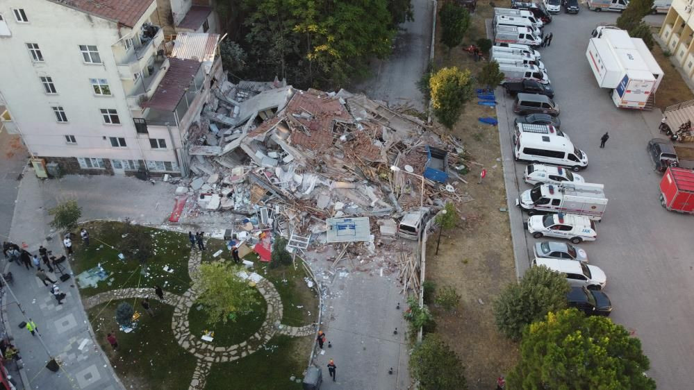 6,1’lik Balıkesir depreminde yıkım ve acı! Gün aydınlandı, hasar ortaya çıktı! Enkaz havadan böyle görüntülendi - Sayfa 6